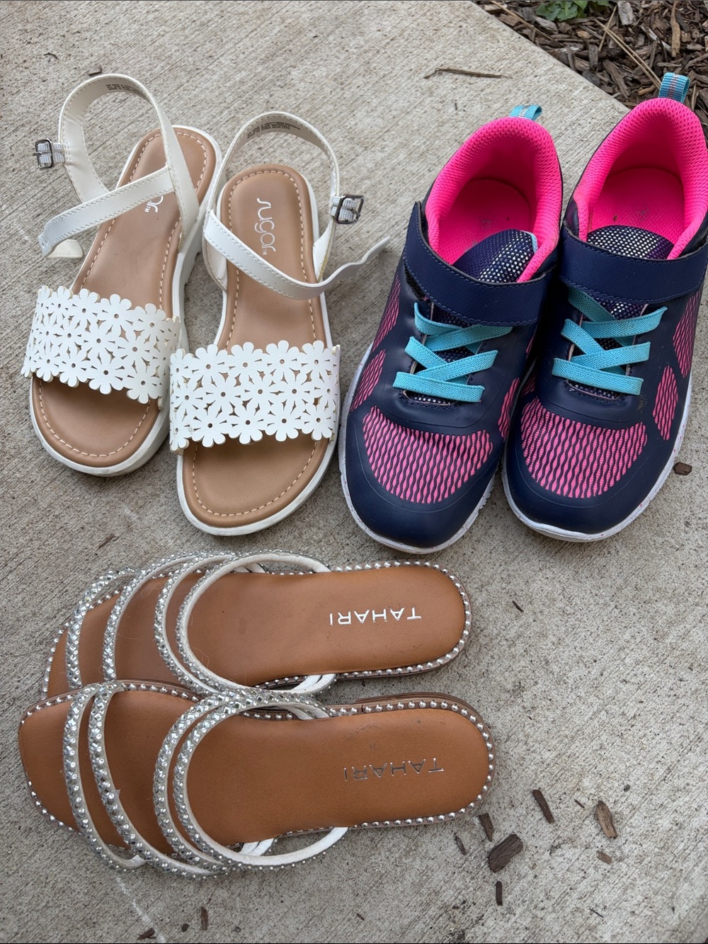 Like new Girl Shoes lot of 3 pairs size 4 youth sandals sneakers tahari Italian